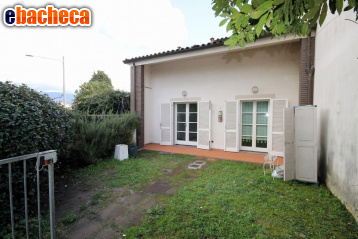 casa indipendente in vendita a Lucca in zona San Cassiano a Vico