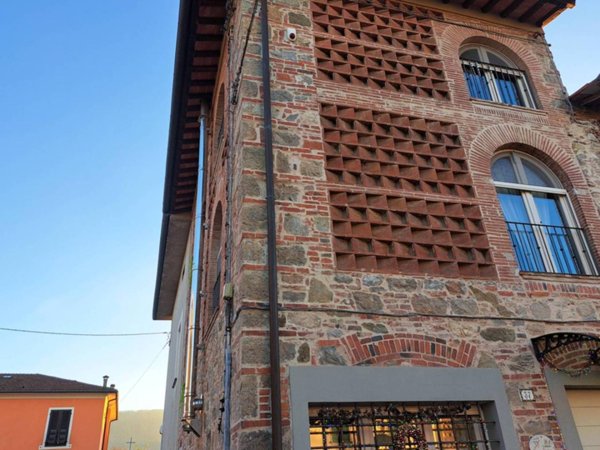 casa indipendente in vendita a Lucca in zona Pozzuolo