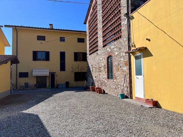 pentavano in vendita a Lucca
