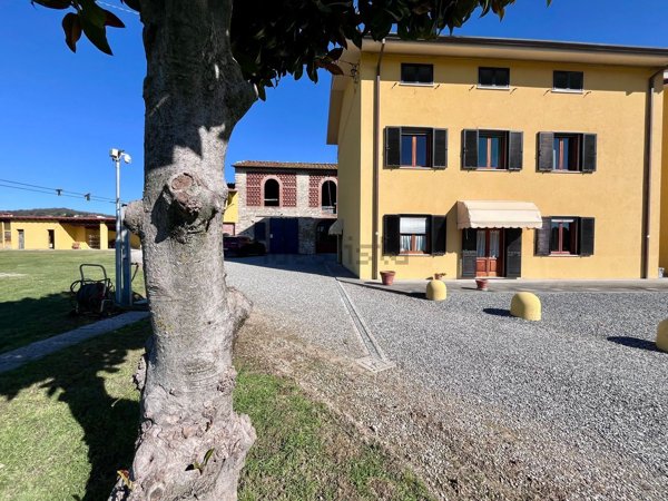 casa indipendente in vendita a Lucca