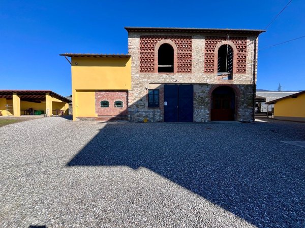 casa indipendente in vendita a Lucca