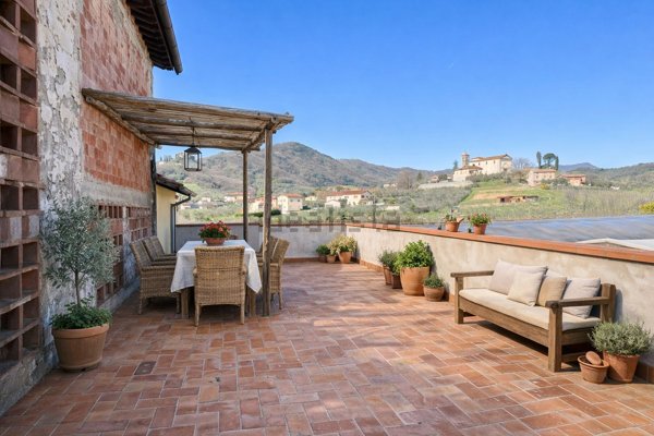 casa indipendente in vendita a Lucca