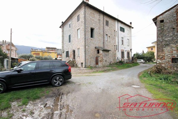 intera palazzina in vendita a Lucca