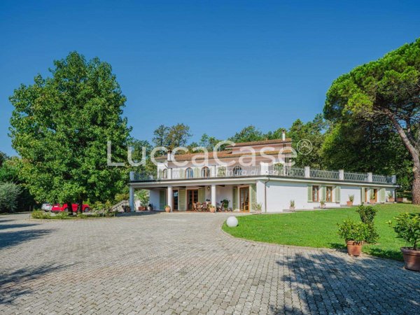 casa indipendente in vendita a Lucca in zona Carignano