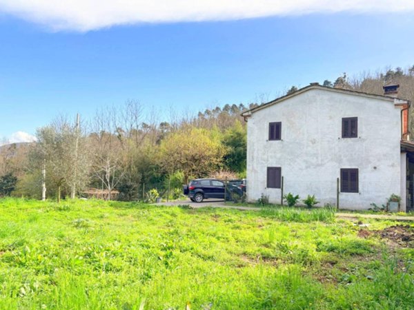 casa indipendente in vendita a Lucca in zona Arliano