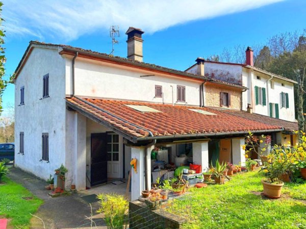 casa indipendente in vendita a Lucca in zona Arliano