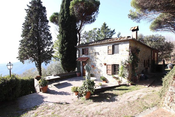 casa indipendente in vendita a Lucca in zona Mastiano