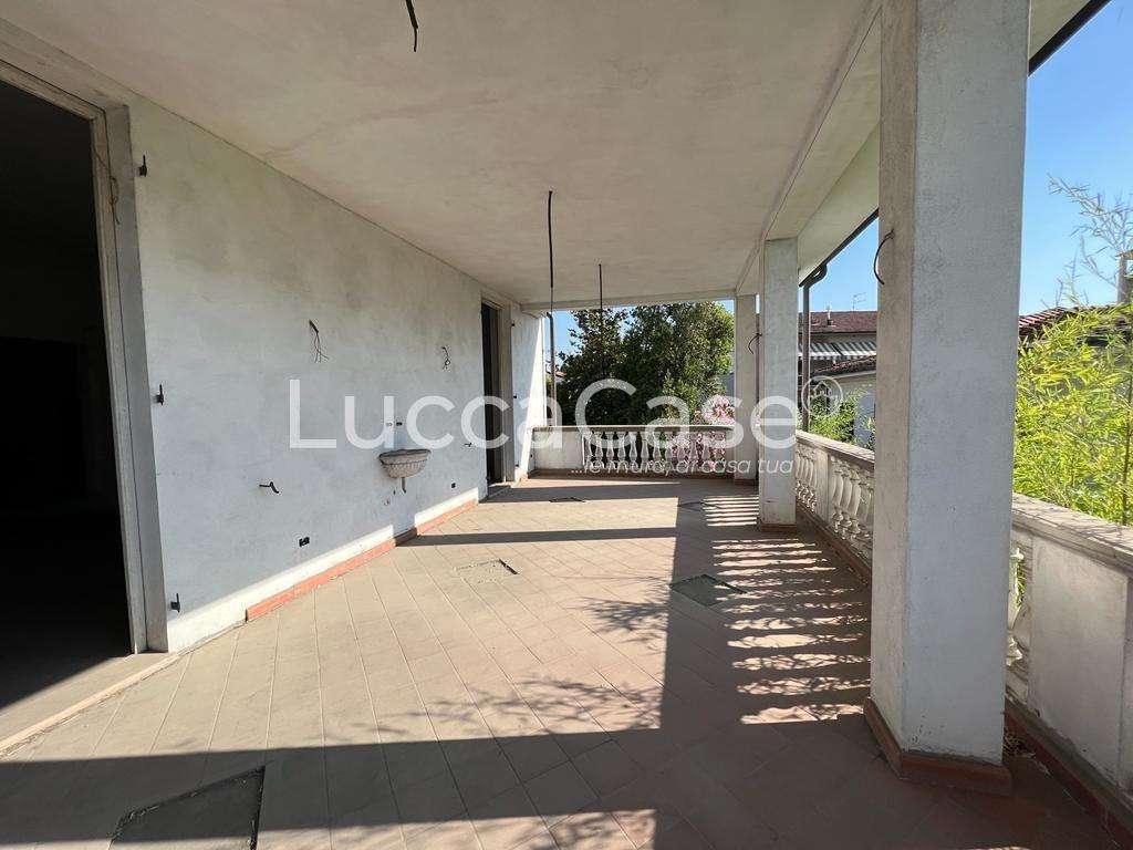 casa indipendente in vendita a Lucca in zona Centro Città