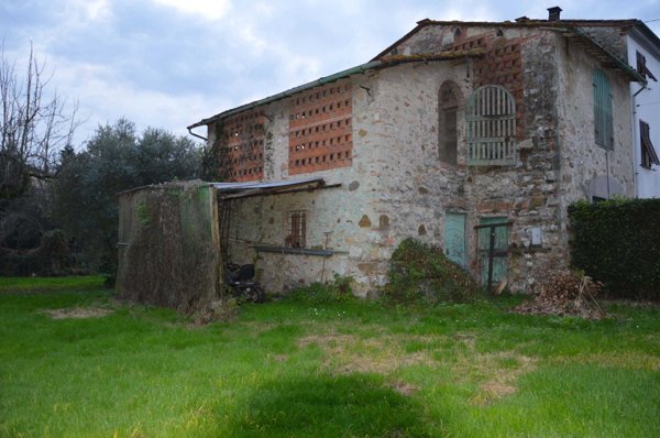 casa indipendente in vendita a Lucca in zona Sant'Angelo in Campo