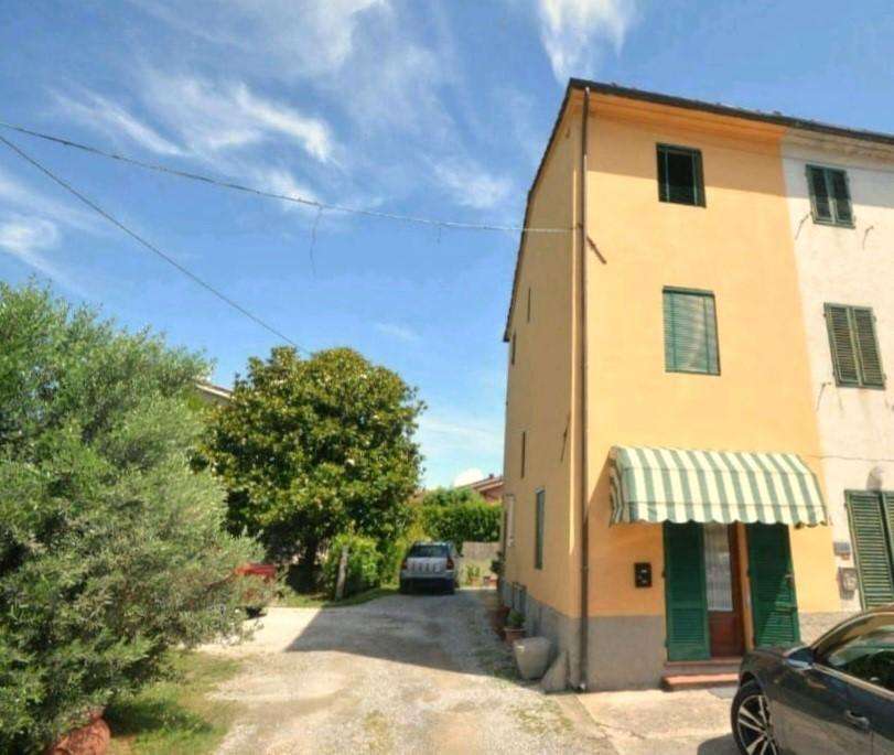 intera palazzina in vendita a Lucca in zona Centro Città