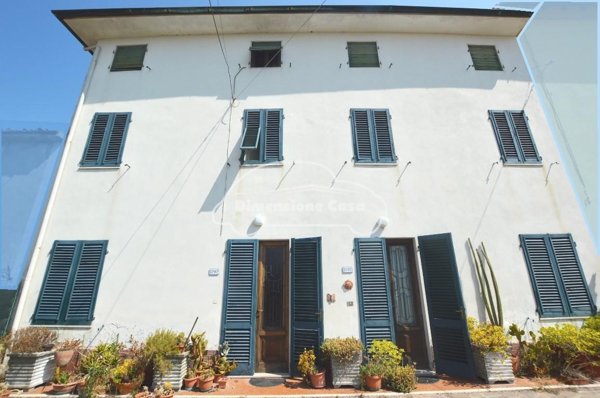 casa indipendente in vendita a Lucca in zona zona Antraccoli