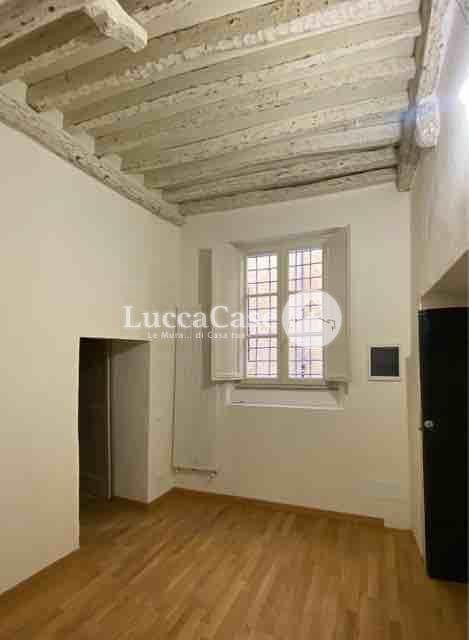 negozio in vendita a Lucca in zona Centro Città