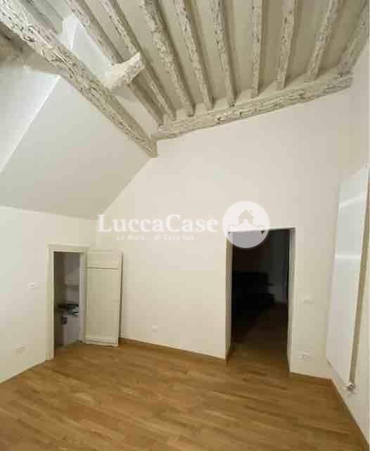 negozio in vendita a Lucca in zona Centro Città