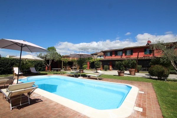casa indipendente in vendita a Lucca in zona San Cassiano a Vico