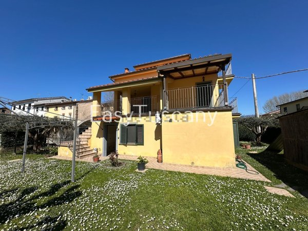casa indipendente in vendita a Lucca in zona zona Arancio