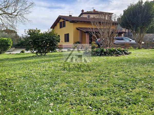 casa indipendente in vendita a Lucca in zona Maggiano