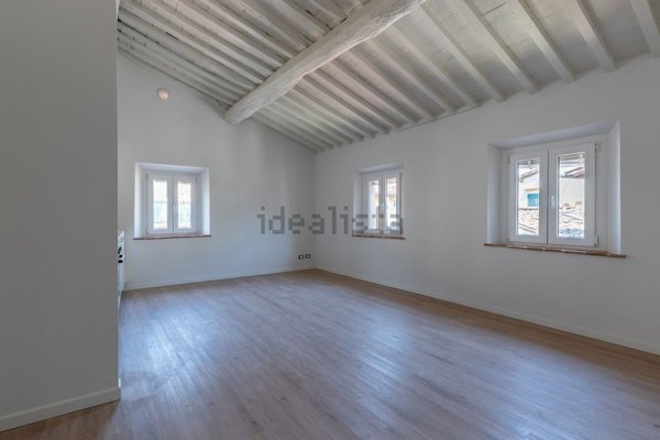 appartamento in vendita a Lucca in zona Centro Città