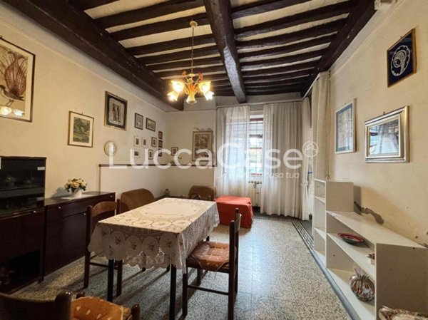 casa indipendente in vendita a Lucca in zona San Lorenzo a Vaccoli