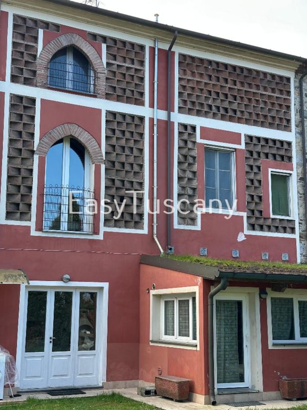 casa indipendente in vendita a Lucca in zona zona Arancio