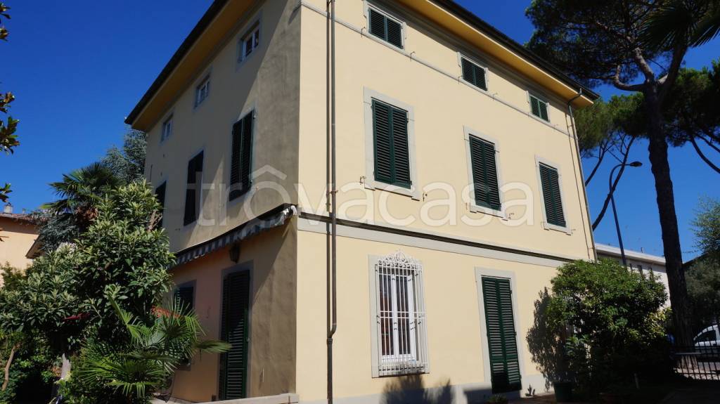 casa indipendente in vendita a Lucca in zona zona Mugnano