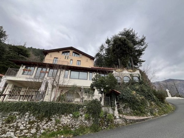 intera palazzina in vendita a Lucca in zona Mutigliano