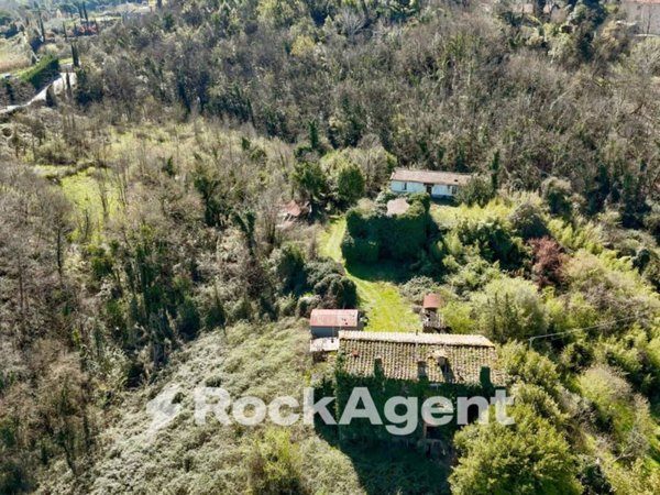 casa indipendente in vendita a Lucca in zona Monte San Quirico