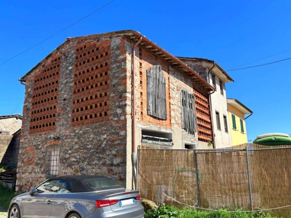 casa indipendente in vendita a Lucca in zona Sant'Angelo in Campo