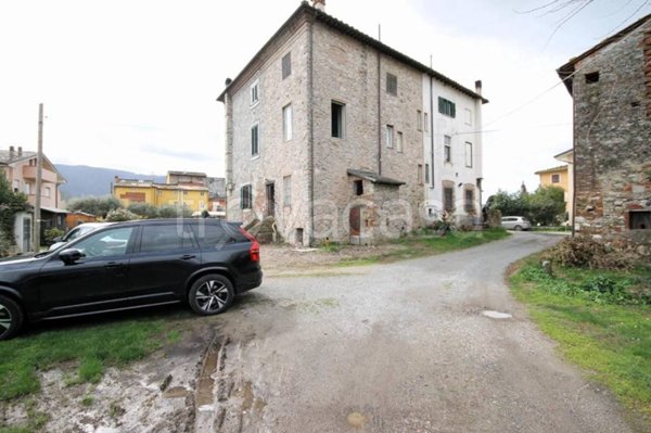 casa indipendente in vendita a Lucca in zona Ponte San Pietro