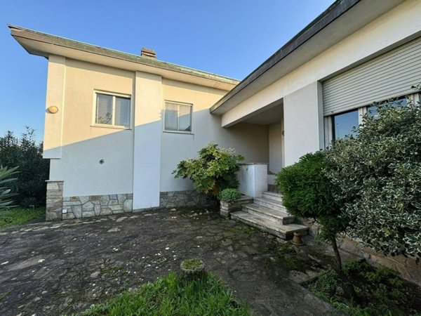 casa indipendente in vendita a Lucca in zona Picciorana