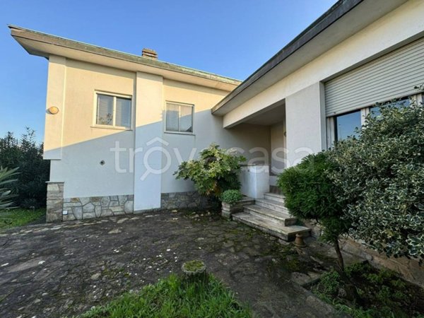 casa indipendente in vendita a Lucca in zona Picciorana