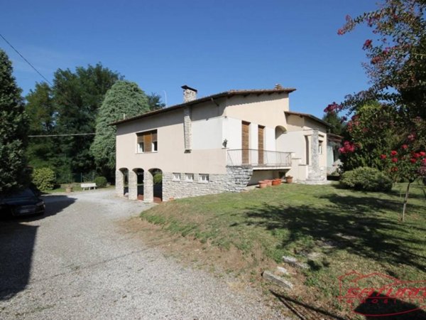 casa indipendente in vendita a Lucca in zona Ponte a Moriano