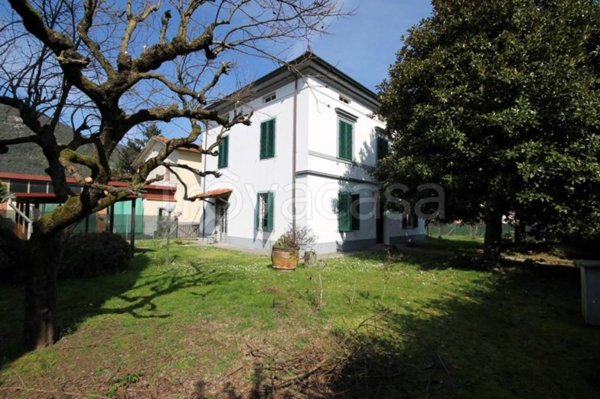 casa indipendente in vendita a Lucca in zona San Lorenzo a Vaccoli