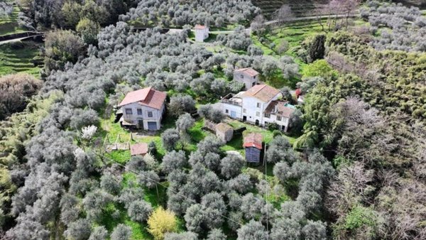 casa indipendente in vendita a Lucca in zona San Quirico di Moriano