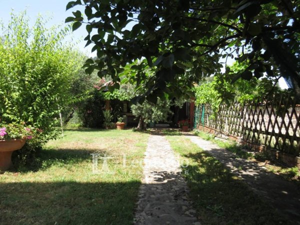 casa indipendente in vendita a Lucca in zona Maggiano