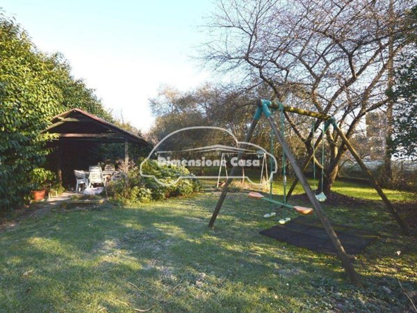 casa indipendente in vendita a Lucca in zona Nozzano