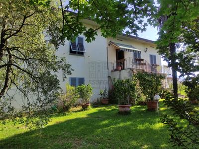 casa indipendente in vendita a Lucca in zona Mammoli
