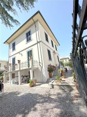 casa indipendente in vendita a Lucca in zona Zona San Concordio