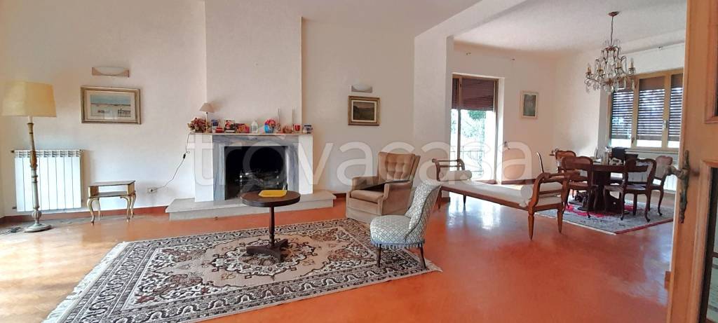 casa indipendente in vendita a Lucca in zona Ponte a Moriano