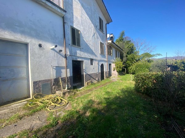 casa indipendente in vendita a Lucca in zona Palmata
