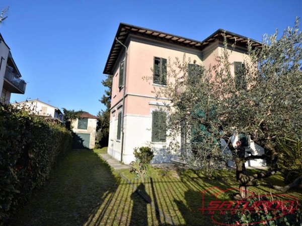 casa indipendente in vendita a Lucca in zona zona San Marco
