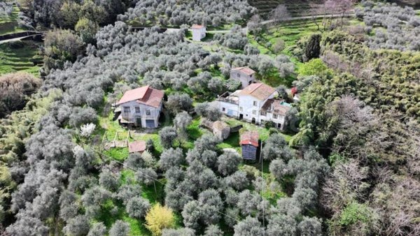 casa indipendente in vendita a Lucca in zona Mastiano