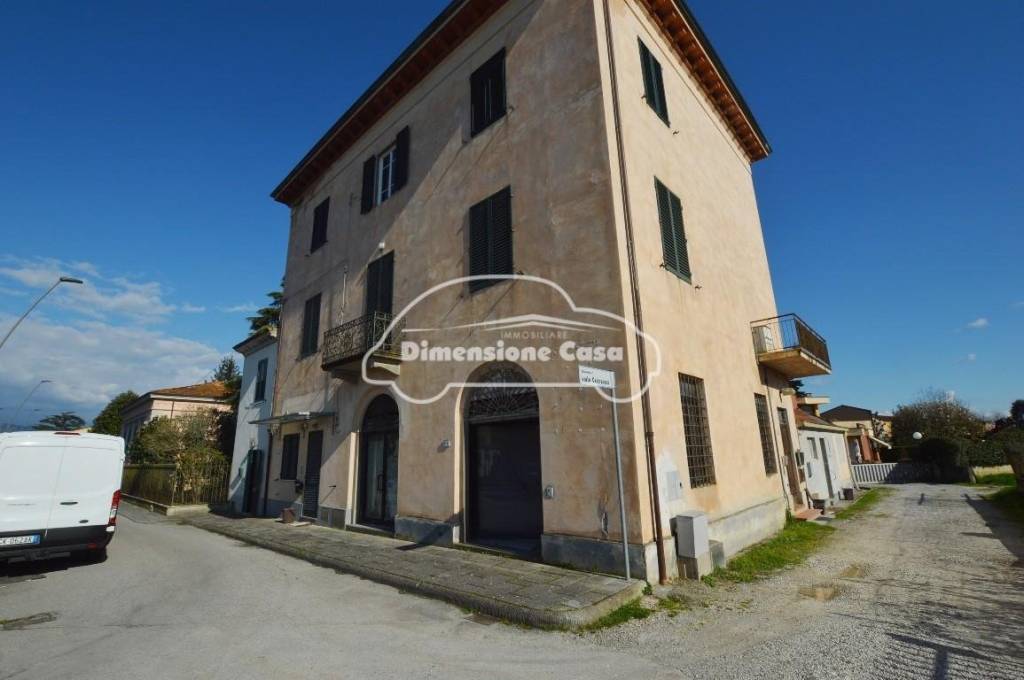 appartamento in vendita a Lucca in zona zona Arancio