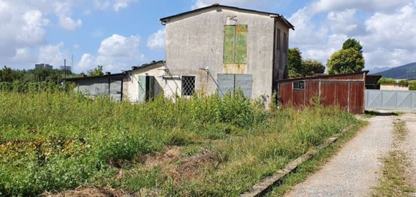 azienda agricola in vendita a Lucca in zona San Pietro a Vico