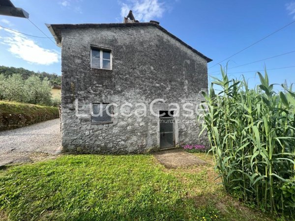 casa indipendente in vendita a Lucca in zona Monte San Quirico