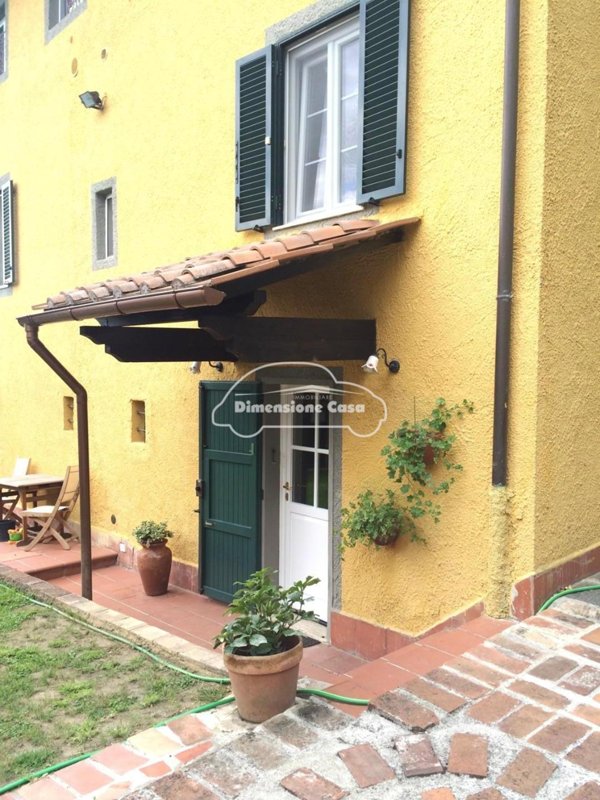 casa indipendente in vendita a Lucca