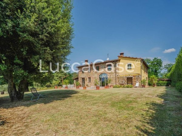 casa indipendente in vendita a Lucca in zona Centro Città