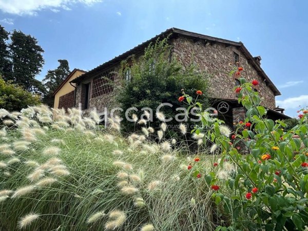 casa indipendente in vendita a Lucca in zona Centro Città