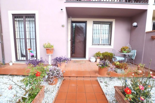 casa indipendente in vendita a Lucca in zona Centro Città