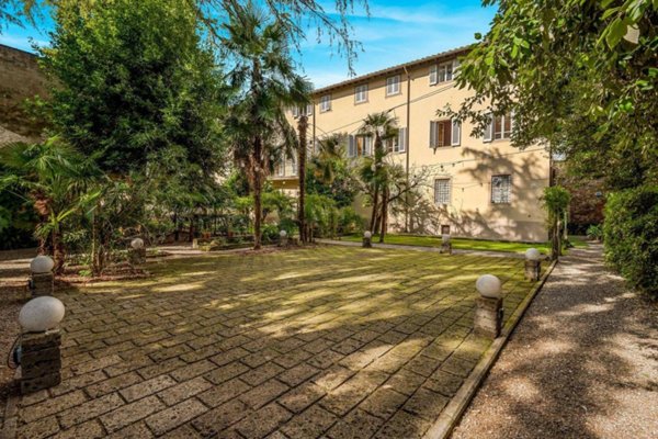 casa indipendente in vendita a Lucca in zona Centro Città