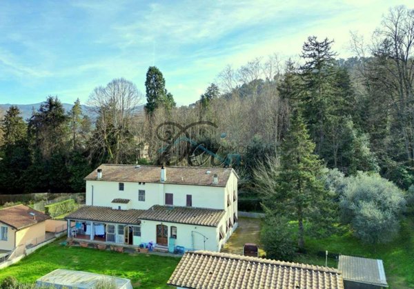 casa indipendente in vendita a Lucca in zona Cerasomma